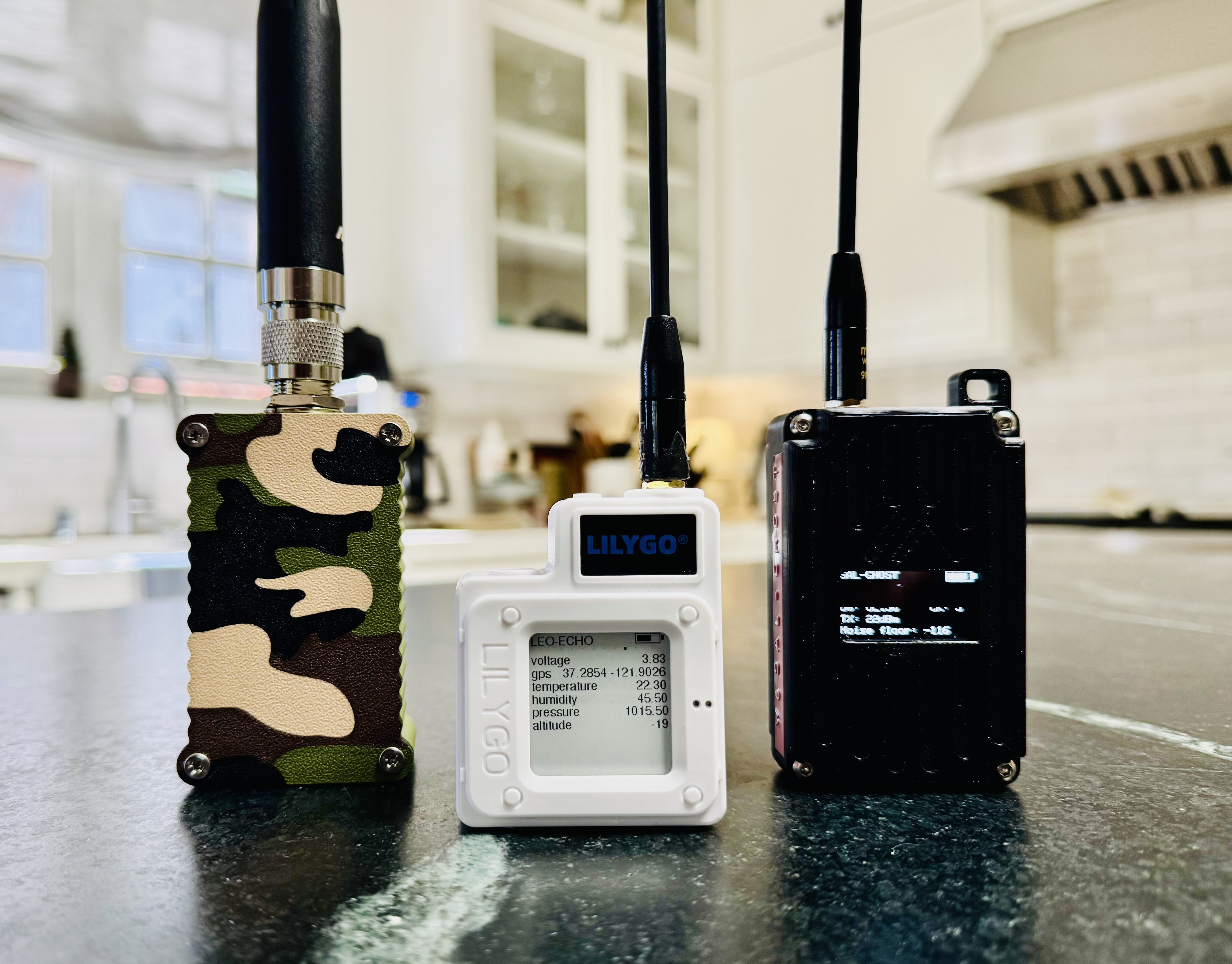 LoRa Radios and Antennas for MeshCore: A Practical Review